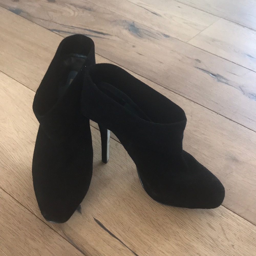 Maxstudio only worn once! Ankle pump booties